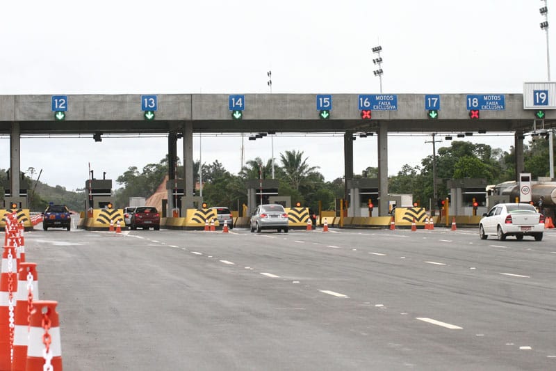 Em Muitas Praças De Pedágio De Rodovias Existe Um Sistema