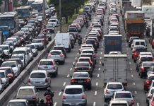 O rodízio de veículos na cidade de São Paulo voltou a valer desde ontem (18). Desse modo, a circulação de veículos no centro expandido da capital