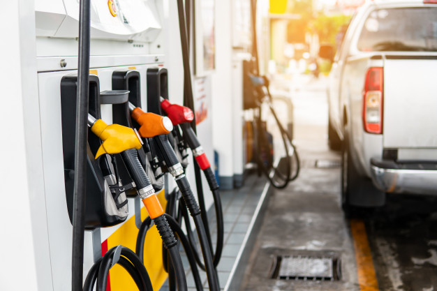 Preço da gasolina tem 3ª alta consecutiva e abre maio a R$ 7,55