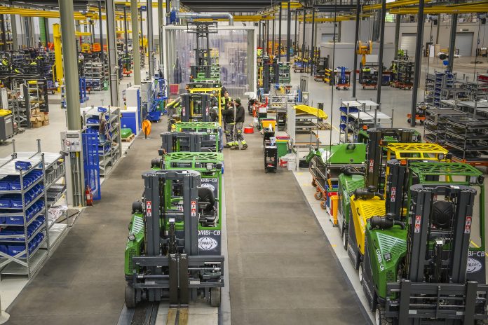 A Combilift, fabricante irlandesa de equipamentos de movimentação e armazenagem de materiais, anuncia a consolidação da marca no Brasil com o crescimento da atuação