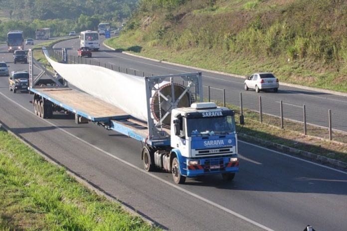 A medida impacta diretamente no transporte de pás e equipamentos eólicos em função do tamanho.
