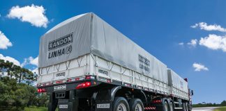 Os caminhões com carrocerias graneleiro e caçamba foram os que mais cresceram na contratação de transporte de cargas no primeiro semestre deste ano.