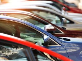 As vendas financiadas de veículos em 2021 somaram 5,9 milhões de unidades, entre novas e usadas. O levantamento inclui motos, autos leves e pesados