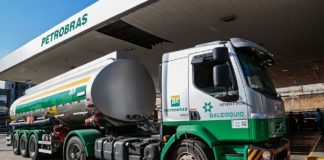 A Petrobras vai reajustar mais uma vez os preços da gasolina e do diesel para as distribuidoras. De acordo com o comunicado divulgado nesta segunda-feira