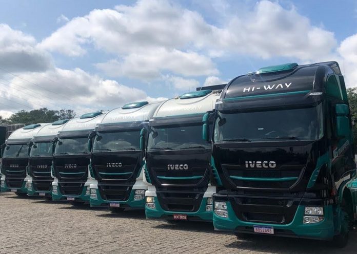A JG Transportes de Curitiba-PR, acaba de finalizar a compra de 27 novos caminhões Iveco. Com isso, a empresa investe na modernização da frota de caminhões