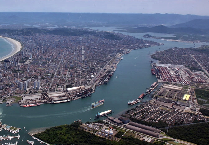 A Santos Port Authority (SPA), administradora do Porto de Santos, planeja ampliar sua área terrestre de 8 km² para 14 km².