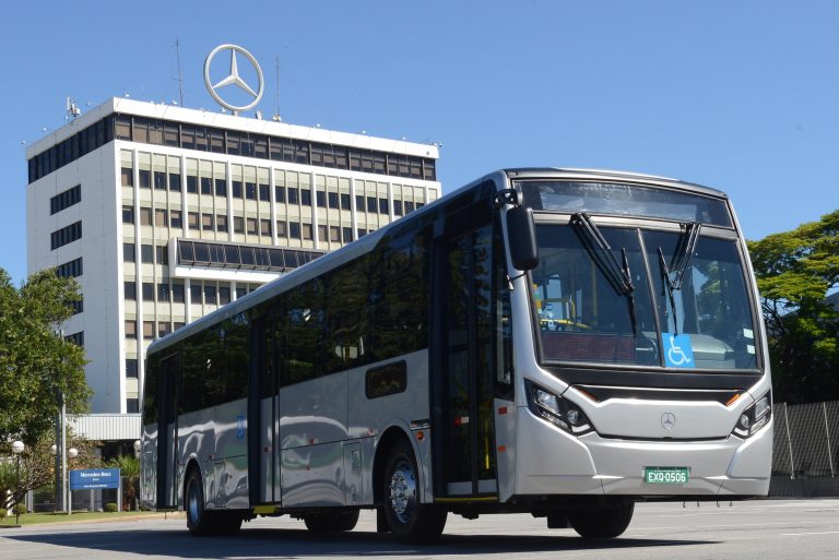 Empresas de Manaus renovam frota com ônibus Mercedes-Benz
