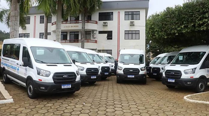 A Ford entregou 89 vans Transit para o Governo do Espírito Santo, que serão utilizadas pela Secretaria Estadual de Saúde para o atendimento