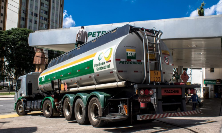 Petrobras reajusta preços do diesel em 14,26%; Gasolina também sobe